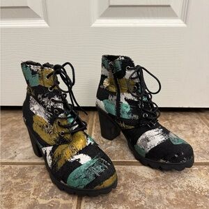 Stylish Women's Ankle Boots - Black, Green, Gold